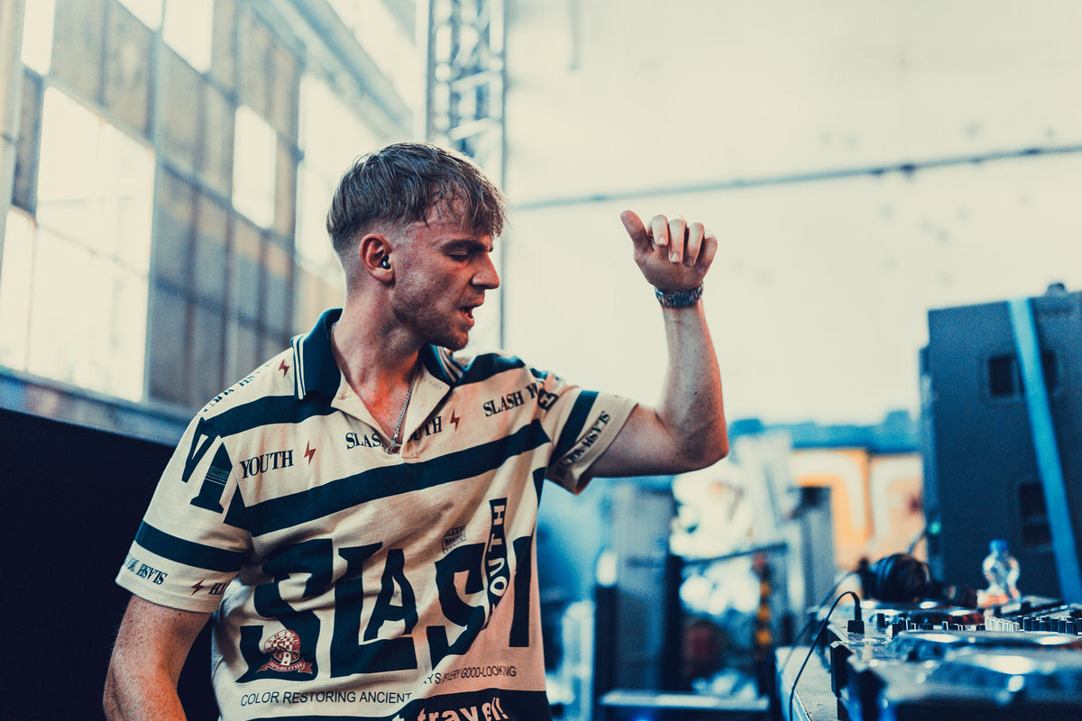 Loading... just a sec